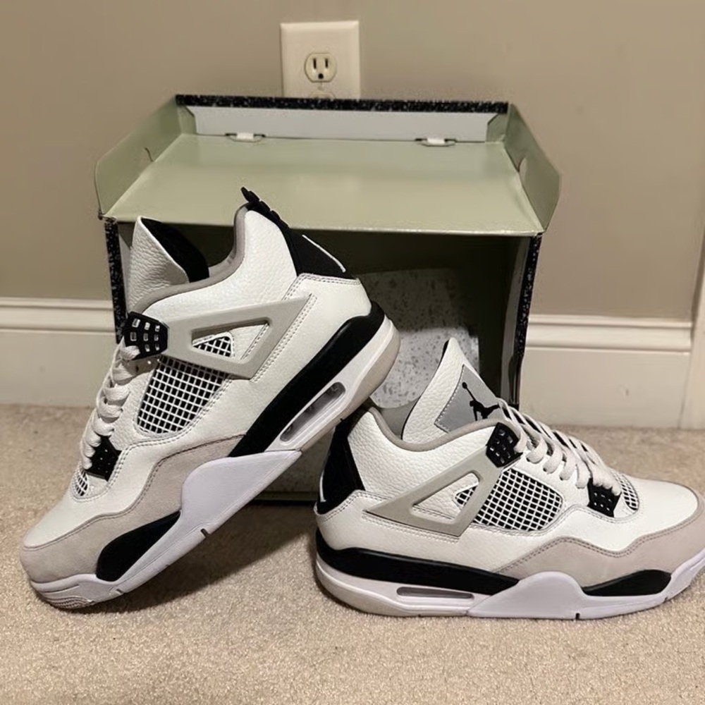 Air Jordan 4 Retro 'Military Black